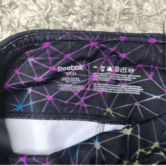 Reebok black and multicolor printed crop leggings - Picture 2 of 5